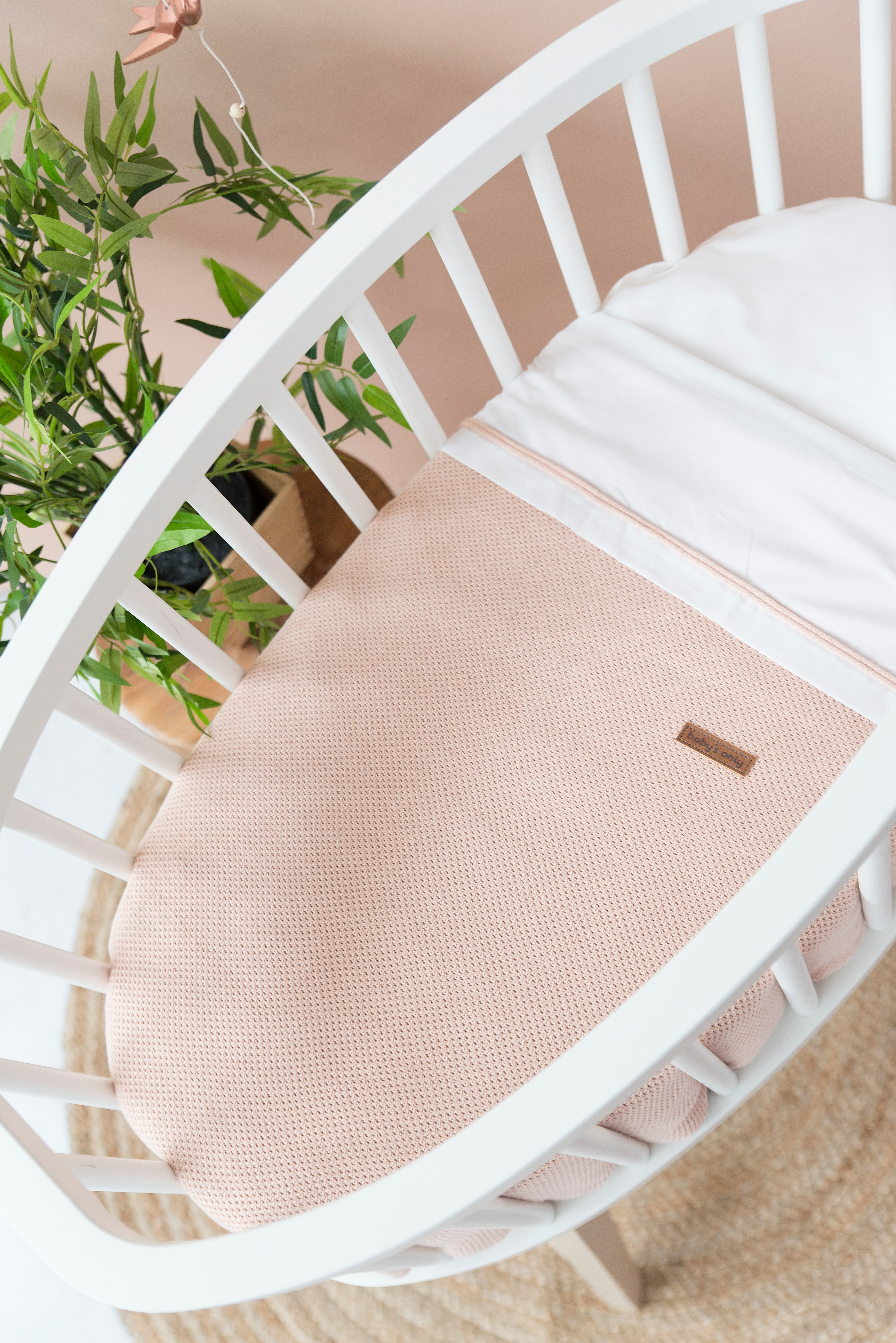 Baby crib sheet knitted ribbon blush/white