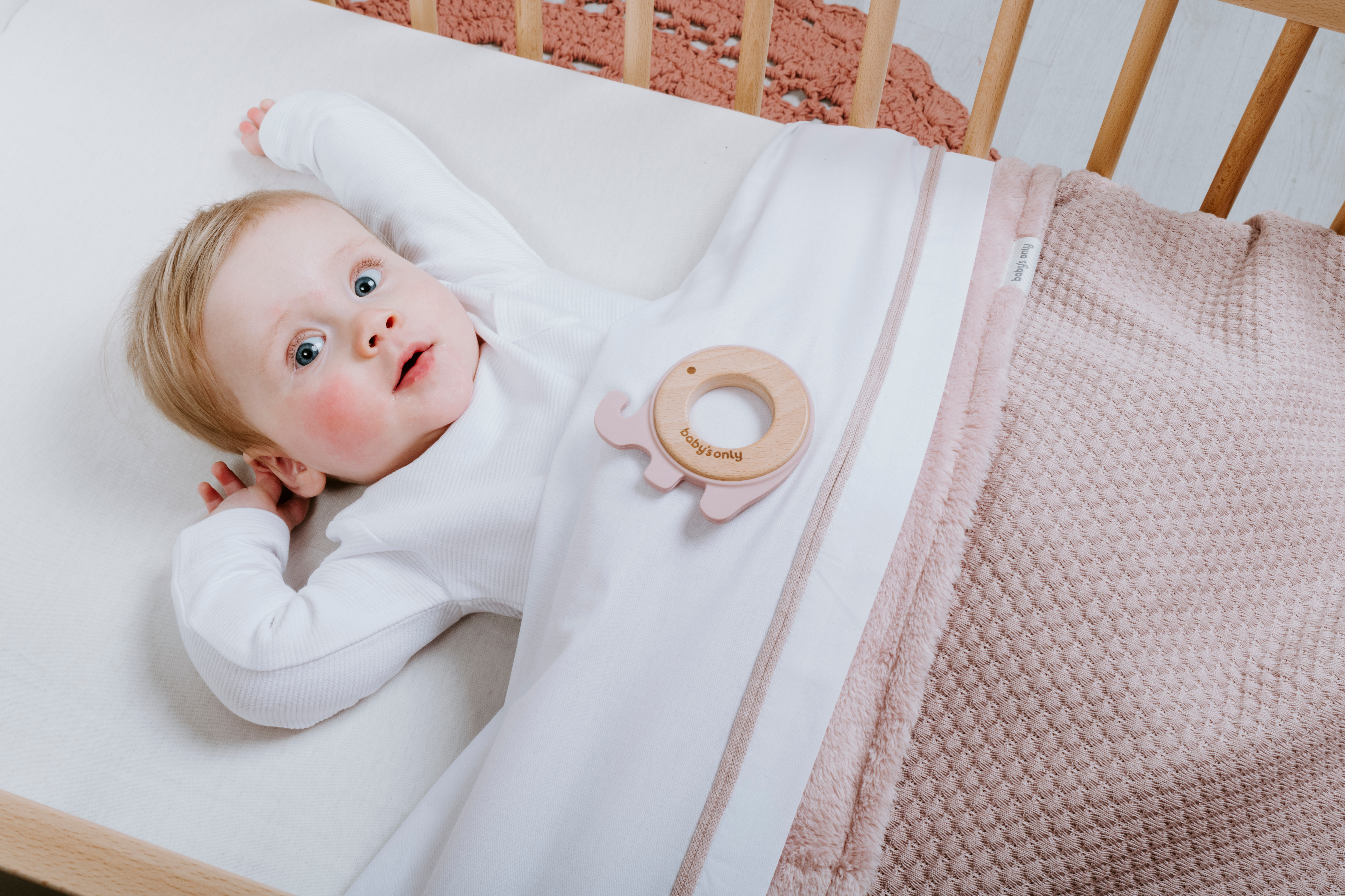 Baby crib sheet knitted ribbon warm linen/white