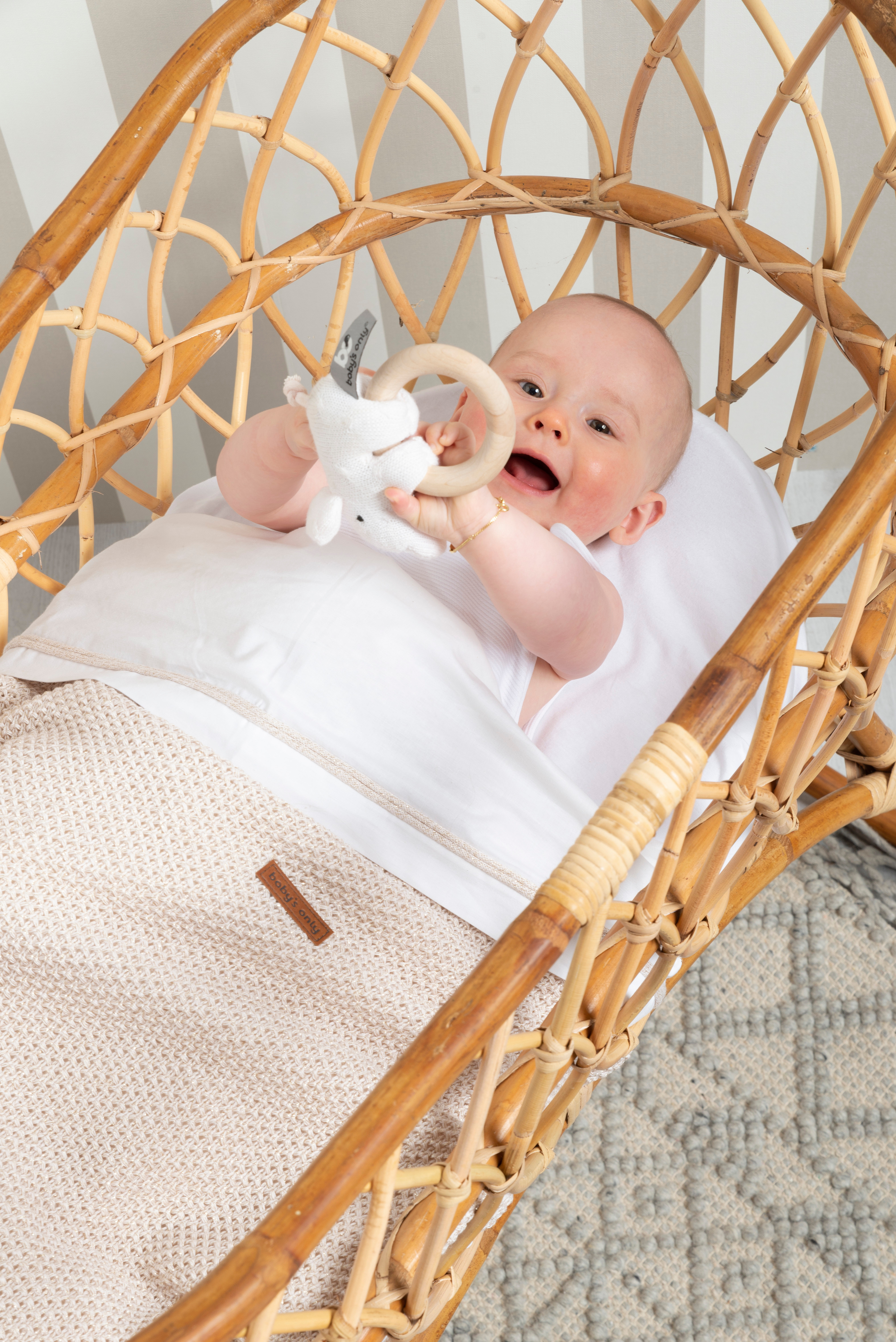 Baby crib sheet knitted ribbon loam/white