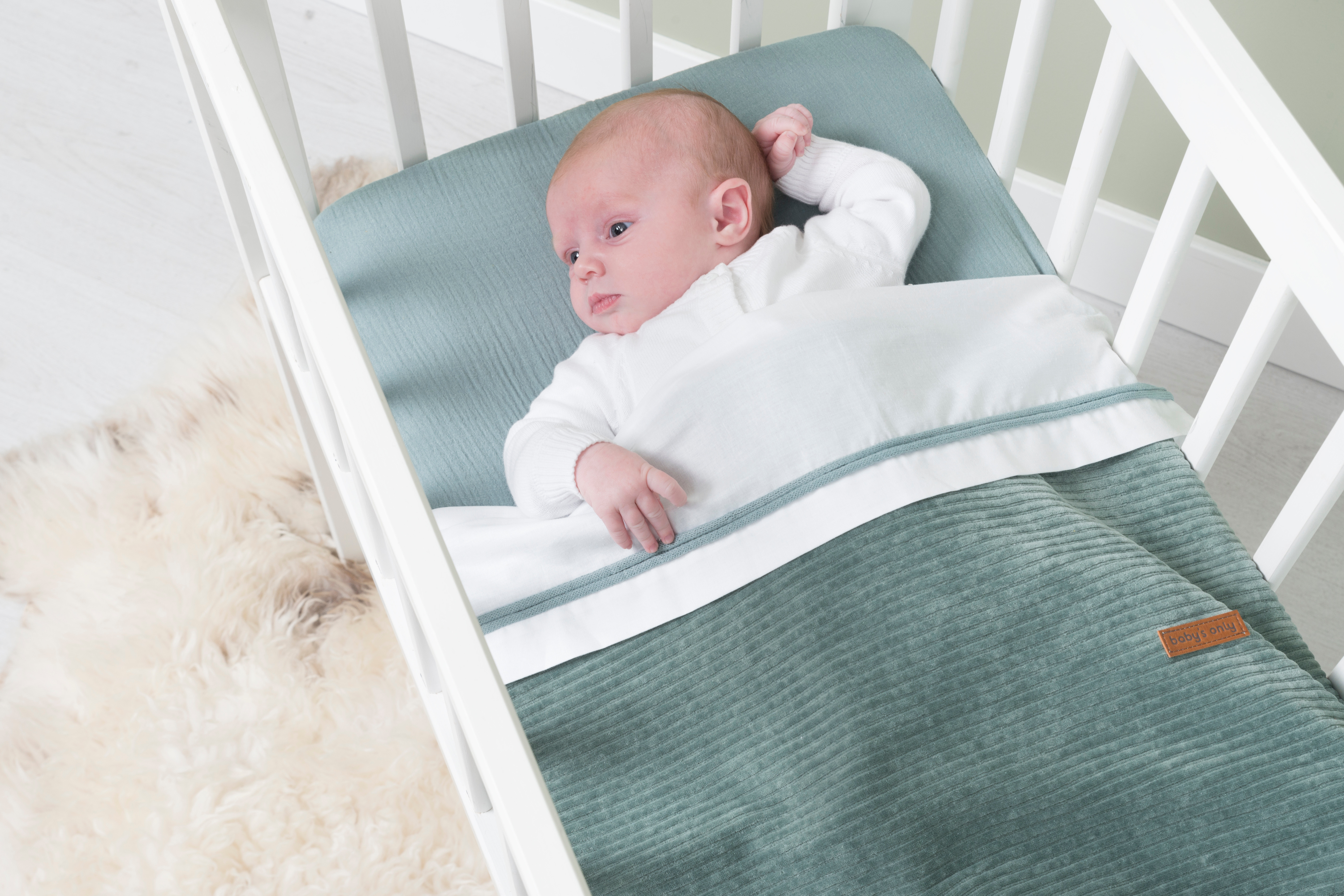 Baby crib sheet knitted ribbon sand/white