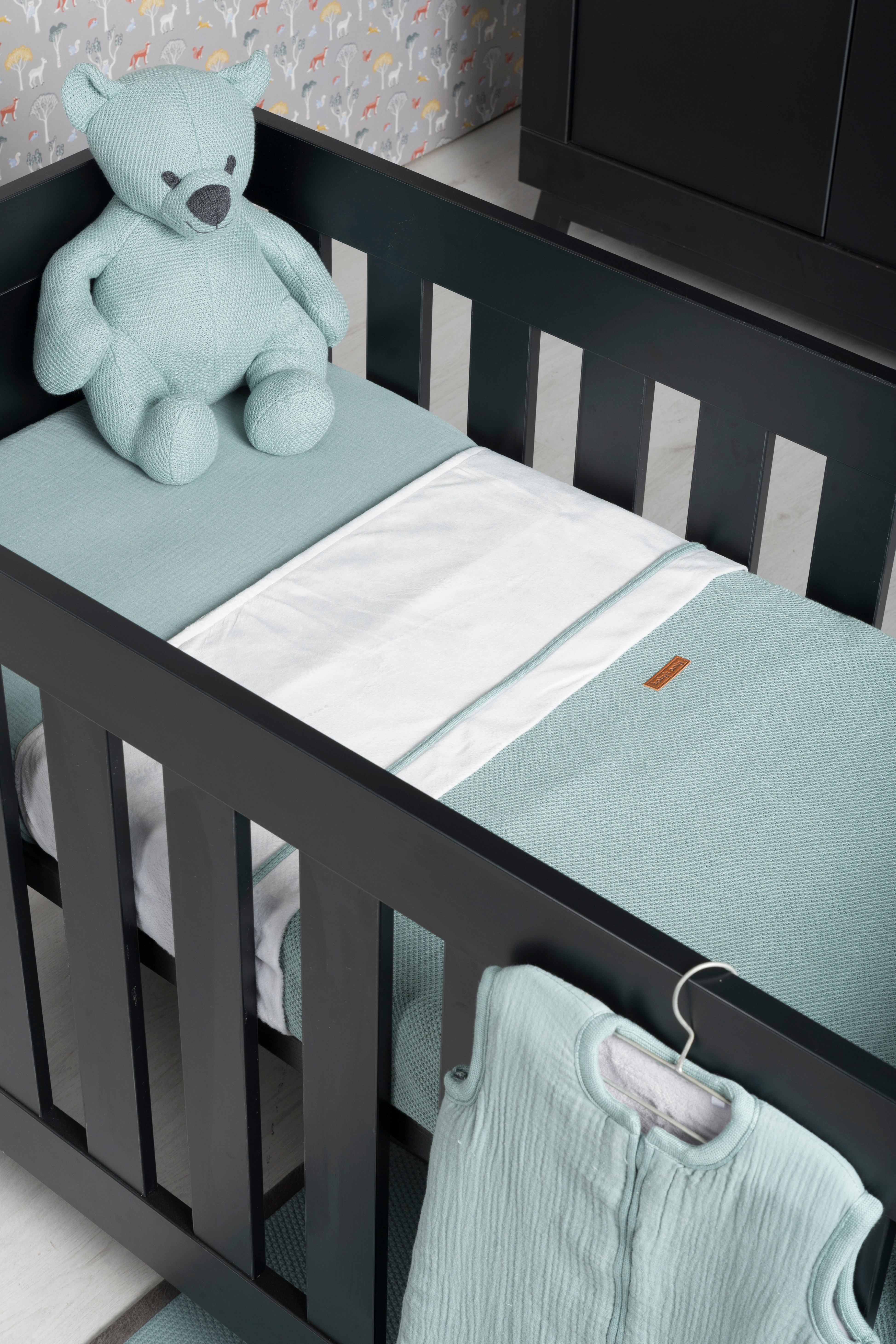 Baby crib sheet knitted ribbon warm linen/white